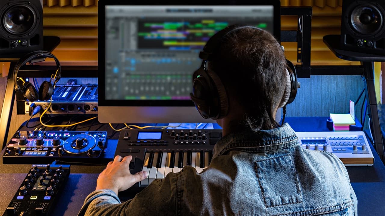 10 Ways To Make Money As A Music Producer Musicgiants